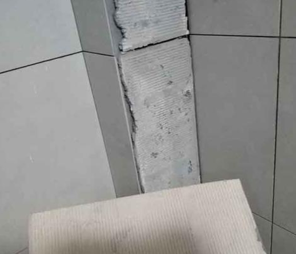 南湖瓷砖空鼓维修公司分享下厨房瓷砖脱落的补救措施。